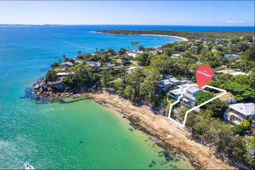 Ocean Front Luxury The Lambeth Walk in Bundeena Ocean Front Luxury The Lambeth Walk in Bundeena