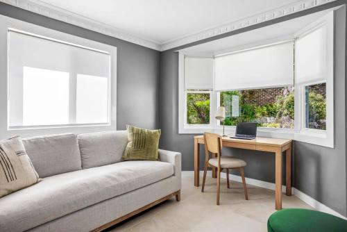 Ocean Front Luxury The Lambeth Walk in Bundeena Ocean Front Luxury The Lambeth Walk in Bundeena