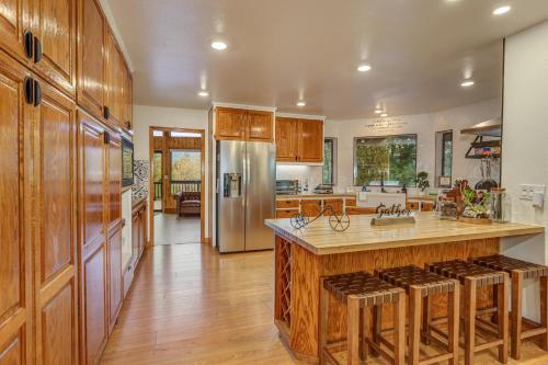 Facilities, Summit Cabin Stunning home Loaded with amenities in Bass Lake (CA) Facilities, Summit Cabin Stunning home Loaded with amenities in Bass Lake (CA)