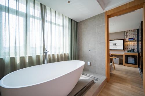 Bathroom, Qiuguo Hotel Beijing Convention Center Bird's Nest Beiyuan in China National Convention Center & Olympic Village Bathroom, Qiuguo Hotel Beijing Convention Center Bird's Nest Beiyuan in China National Convention Center & Olympic Village