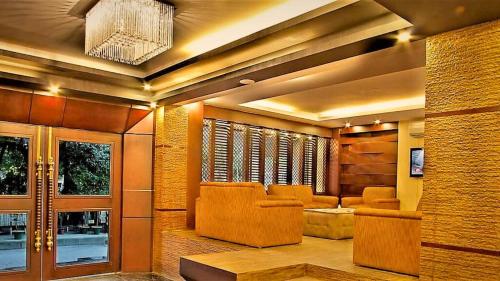 Közös társalgó / TV, West Park Inn in Dhaka Közös társalgó / TV, West Park Inn in Dhaka