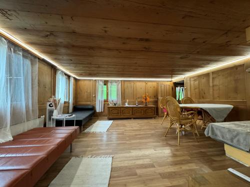 Freundliche 2-Zimmer-Erdgeschosswohnung mit Garten in Seeberg in Sonntag Freundliche 2-Zimmer-Erdgeschosswohnung mit Garten in Seeberg in Sonntag