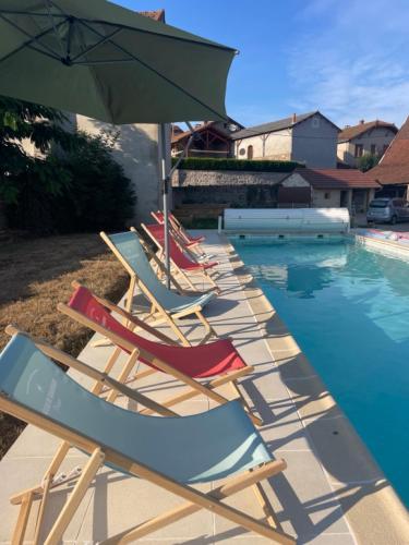 Úszómedence, Chateau de GRANDVAUX in La Clayette Úszómedence, Chateau de GRANDVAUX in La Clayette