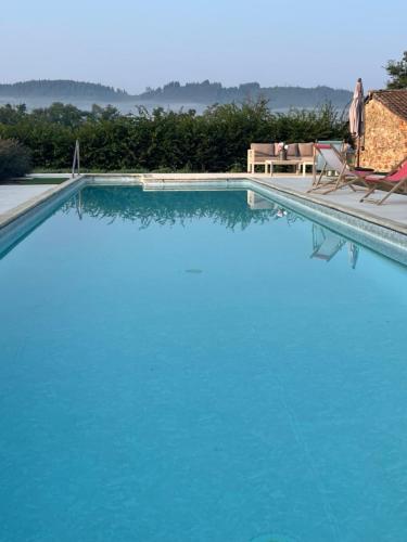 Úszómedence, Château de GRANDVAUX (Chateau de GRANDVAUX) in La Clayette Úszómedence, Château de GRANDVAUX (Chateau de GRANDVAUX) in La Clayette