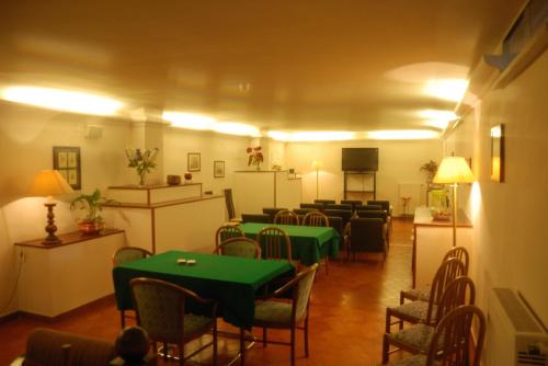 Közös társalgó / TV, Hotel Iris Crillon in Fiuggi Közös társalgó / TV, Hotel Iris Crillon in Fiuggi