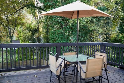 Modern & Spacious Home Near Downtown Atlanta in Cascade Road Modern & Spacious Home Near Downtown Atlanta in Cascade Road