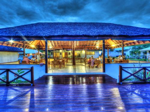 Restaurant, Beachfront Resort in Luganville Restaurant, Beachfront Resort in Luganville
