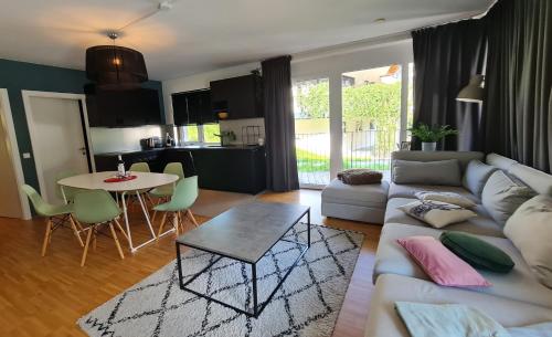 Shared lounge/TV area, Mountain View by Globalimmoservice in Rottenstein Shared lounge/TV area, Mountain View by Globalimmoservice in Rottenstein