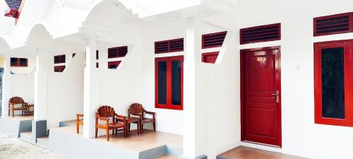 Balcony/terrace, Sarwi Endah Beach Cottage near Wedi Ombo Beach Balcony/terrace, Sarwi Endah Beach Cottage near Wedi Ombo Beach