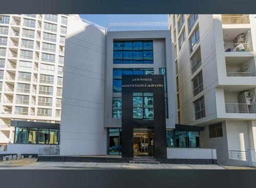 Spacious Apartment with Antique Furnishings & Views