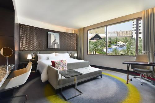 Swimming pool, The Westin Doha Hotel & Spa in Al Jadeed / Al Nasr Swimming pool, The Westin Doha Hotel & Spa in Al Jadeed / Al Nasr