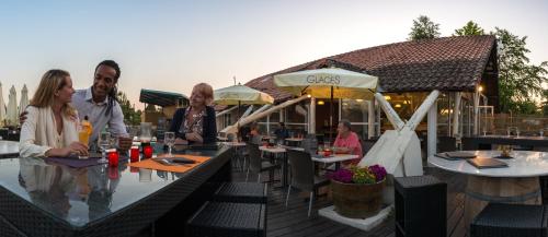 Restaurant, Camping Officiel Siblu La Reserve in Gastes Restaurant, Camping Officiel Siblu La Reserve in Gastes