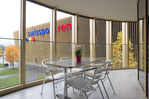 ระเบียง/ชานเรือน, ไฮเทรนตัล อัลล์เมนด์ คอมฟอร์ต อพาร์ตเมนต์ (HITrental Allmend Comfort Apartments) in เมสเซอ ระเบียง/ชานเรือน, ไฮเทรนตัล อัลล์เมนด์ คอมฟอร์ต อพาร์ตเมนต์ (HITrental Allmend Comfort Apartments) in เมสเซอ