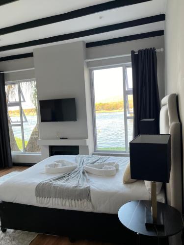 Serene Suite On The Dam