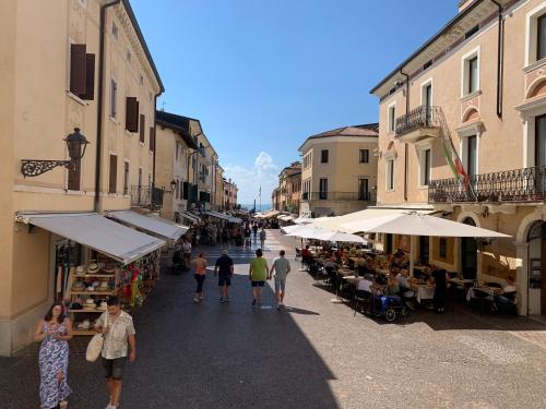 Elegant relax suite near Veron center fair lake Garda