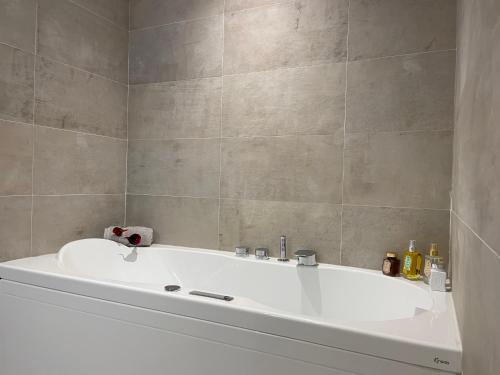 Baño, Brit Hotel de Grignan Vichy in Vichy Baño, Brit Hotel de Grignan Vichy in Vichy
