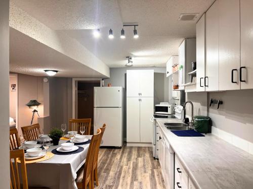 Vacation home near West Edmonton Mall in เอ็ดมอนตัน (AB) Vacation home near West Edmonton Mall in เอ็ดมอนตัน (AB)