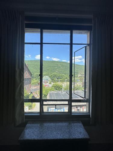 สภาพแวดล้อมโดยรอบ, Latchis Hotel in แบตเทิลโบโร (VT) สภาพแวดล้อมโดยรอบ, Latchis Hotel in แบตเทิลโบโร (VT)