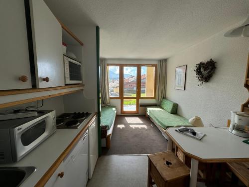 Studio cosy avec balcon, accès direct aux pistes, Belle Plagne - FR-1-181-2222 (Studio cosy avec balcon, acces direct aux pistes, Belle Plagne - FR-1-181-2222) in 拉普拉涅 Studio cosy avec balcon, accès direct aux pistes, Belle Plagne - FR-1-181-2222 (Studio cosy avec balcon, acces direct aux pistes, Belle Plagne - FR-1-181-2222) in 拉普拉涅