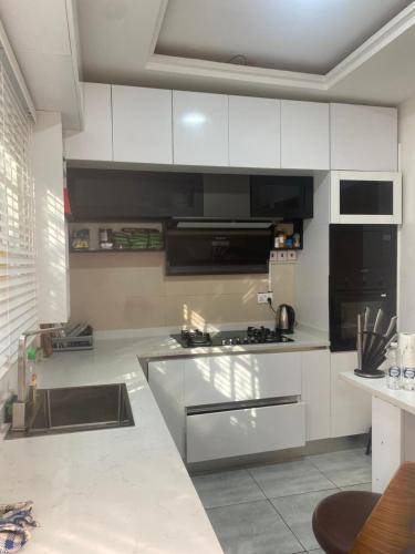 Furnished 2 Bedroom Terraced Duplex by Cerebellum& in แอคครา Furnished 2 Bedroom Terraced Duplex by Cerebellum& in แอคครา