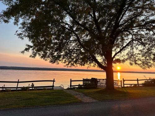 View, Sunset Retreat in Aurora (NY) View, Sunset Retreat in Aurora (NY)