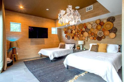 Eastside Mansion with Pool - Rainey St - 7 min drive