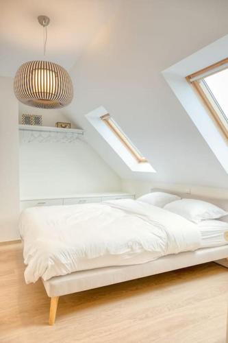 Lively Coastal Haven 3BD Retreat