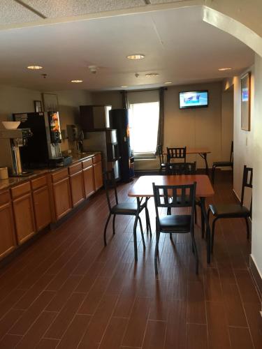 مطعم, سوبر 8 باي ويندام آلنتاون (Super 8 By Wyndham Allentown) in ألينتاون مطعم, سوبر 8 باي ويندام آلنتاون (Super 8 By Wyndham Allentown) in ألينتاون