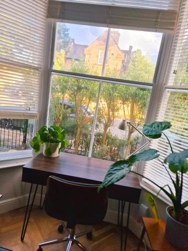Upscale Family Home Beautiful Setting in Halewood Upscale Family Home Beautiful Setting in Halewood