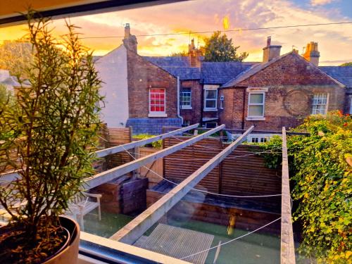 Upscale Family Home Beautiful Setting in Halewood Upscale Family Home Beautiful Setting in Halewood