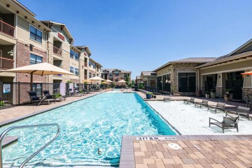 Landing at The Avenues at Carrollton - 3 Bedrooms in Northeast Carrollton in פלנו(טי אקס) Landing at The Avenues at Carrollton - 3 Bedrooms in Northeast Carrollton in פלנו(טי אקס)