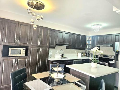 Beautiful 3 bedroom Entire detached home in Whitby Beautiful 3 bedroom Entire detached home in Whitby