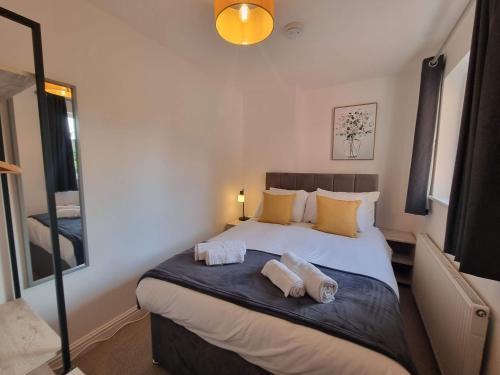 Charfield House by Cliftonvalley Apartments