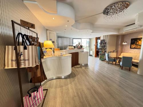 ردهة, Hotel Alfieri in سيرموني ردهة, Hotel Alfieri in سيرموني