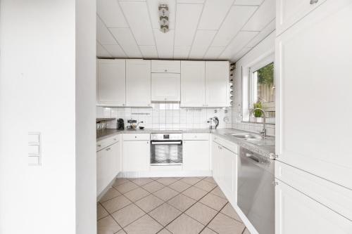 Sunshine - 4 Personen Airport Messe mit TG-Garage in Ostfildern Sunshine - 4 Personen Airport Messe mit TG-Garage in Ostfildern