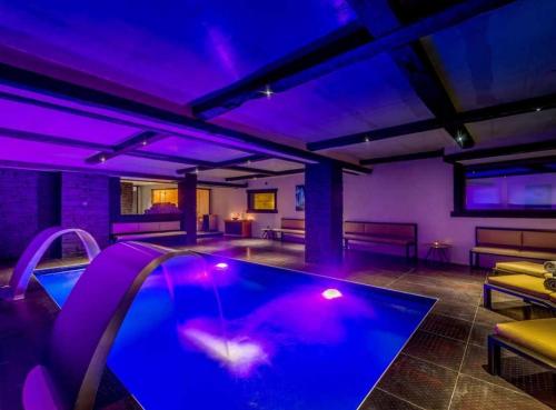 5BR Stunning Chalet in Tignes Pool&Sauna in Tignes 5BR Stunning Chalet in Tignes Pool&Sauna in Tignes