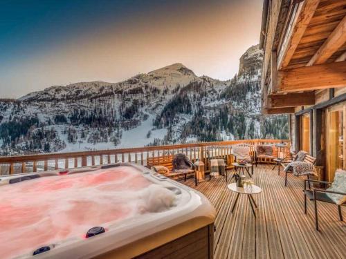 5BR Stunning Chalet in Tignes Pool&Sauna in Tignes 5BR Stunning Chalet in Tignes Pool&Sauna in Tignes