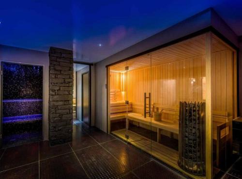 5BR Stunning Chalet in Tignes Pool&Sauna in Tignes 5BR Stunning Chalet in Tignes Pool&Sauna in Tignes