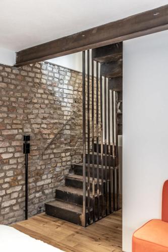 COOLEST Apartment in Berlin, easy Check-in, big & cozy, near city center - especially for groups! in Weissensee COOLEST Apartment in Berlin, easy Check-in, big & cozy, near city center - especially for groups! in Weissensee