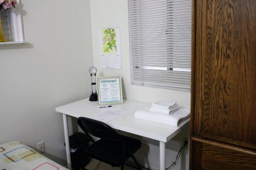 Affordable Private Room with Pool Access and Free Parking Near Zoo and Beaches in Clairemont Mesa East Affordable Private Room with Pool Access and Free Parking Near Zoo and Beaches in Clairemont Mesa East