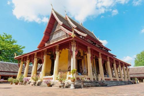 Athenee Hotel Vientiane near MAG UXO Visitor Centre Athenee Hotel Vientiane near MAG UXO Visitor Centre