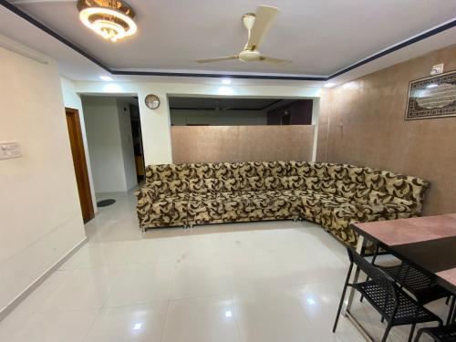 AL-MANAL 401 Deluxe Suite Rooms 3BHK in Devinagar AL-MANAL 401 Deluxe Suite Rooms 3BHK in Devinagar