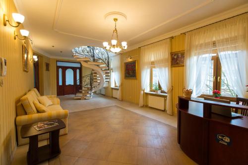 This photo about 10 Rooms shared on HyHotel.com