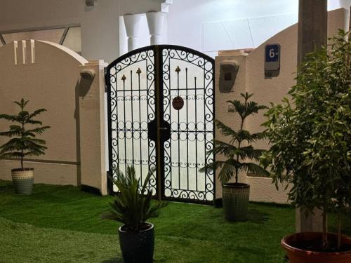 Vườn, Lunar Beach Hostel in Abu Dhabi Vườn, Lunar Beach Hostel in Abu Dhabi