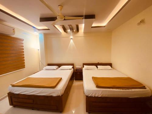 AL-MANAL 305 Premium Room 5 beds in Devinagar AL-MANAL 305 Premium Room 5 beds in Devinagar