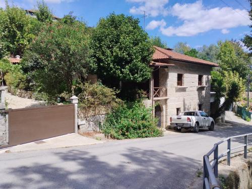 Abrigo do verao Maison près du lac (Abrigo do verao Maison pres du lac) in ริโอกัลโด Abrigo do verao Maison près du lac (Abrigo do verao Maison pres du lac) in ริโอกัลโด