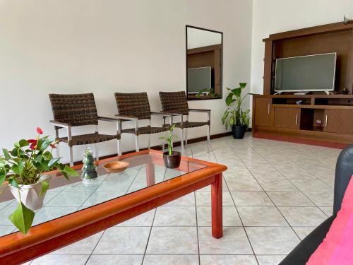 Casa em frente ao mar no Ribeirão da Ilha (Casa em frente ao mar no Ribeirao da Ilha) in 里貝朗達伊利亞 Casa em frente ao mar no Ribeirão da Ilha (Casa em frente ao mar no Ribeirao da Ilha) in 里貝朗達伊利亞