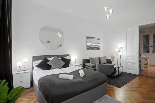 City Apartment, central, 2 min to U1 Keplerplatz, Monthly stays only