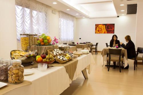Đồ ăn và thức uống, Hotel Palace 2000 in Pomezia Đồ ăn và thức uống, Hotel Palace 2000 in Pomezia