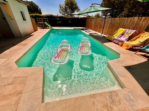 مسبح, Villa entière au calme avec piscine partagée et jardin (Villa entiere au calme avec piscine partagee et jardin) in Pertuis Town Center مسبح, Villa entière au calme avec piscine partagée et jardin (Villa entiere au calme avec piscine partagee et jardin) in Pertuis Town Center